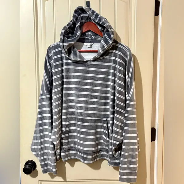 American Eagle Gray/White Striped Cropped Hooded Sweatshirt - Image 4