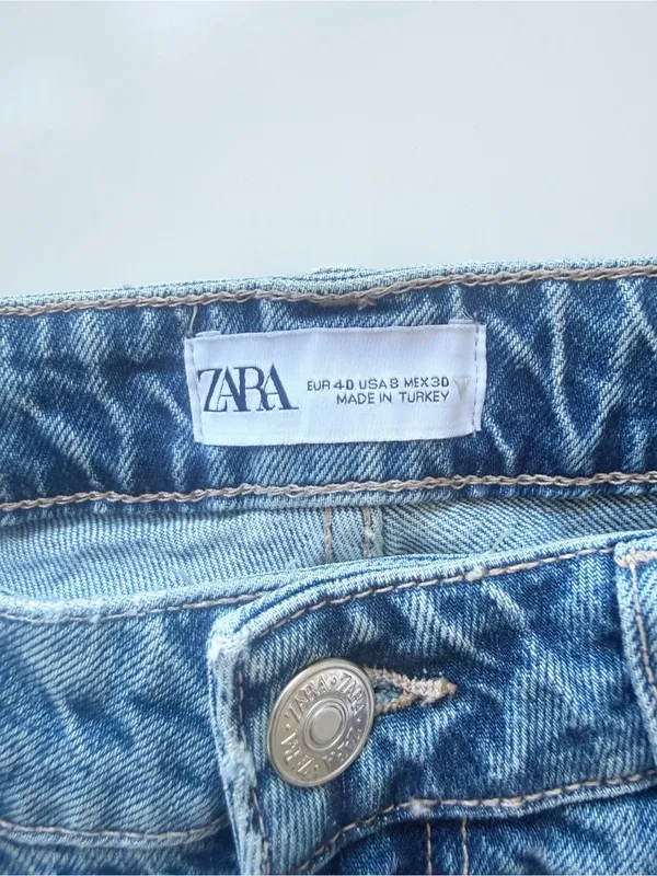 Zara High Waisted Straight Jeans Size 8 - Image 4