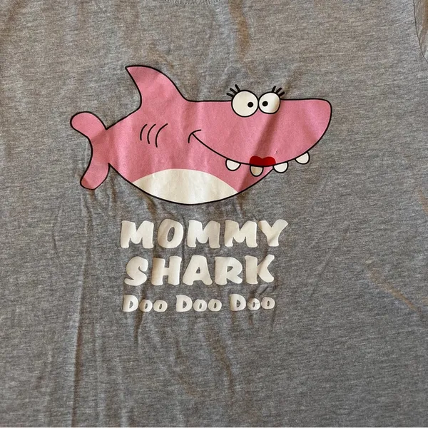 Women’s Mommy Shark Gray T shirt Sz M - Image 3