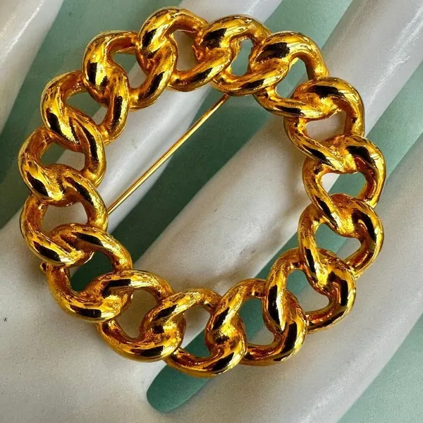 Vintage Gold-Tone Chain Link Circle Brooch - Image 2