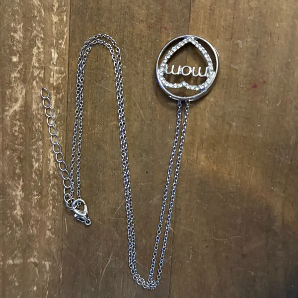 Silver tone Mom pendant necklace - Image 5