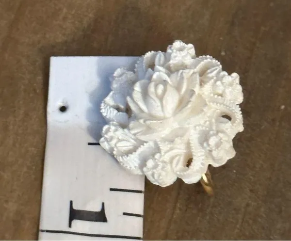 Vintage Victorian flower clip on earrings - Image 2
