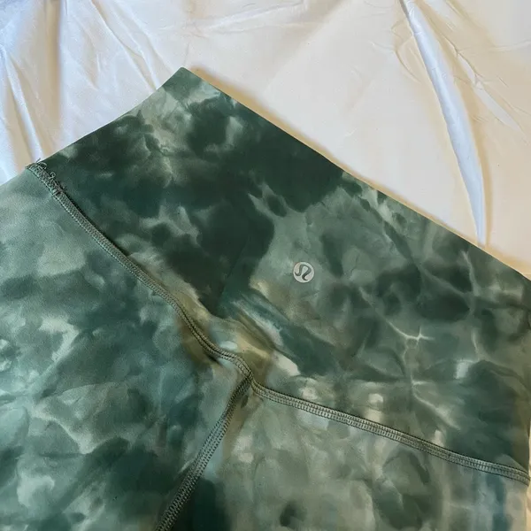 Lululemon diamond dye leggings - Image 7