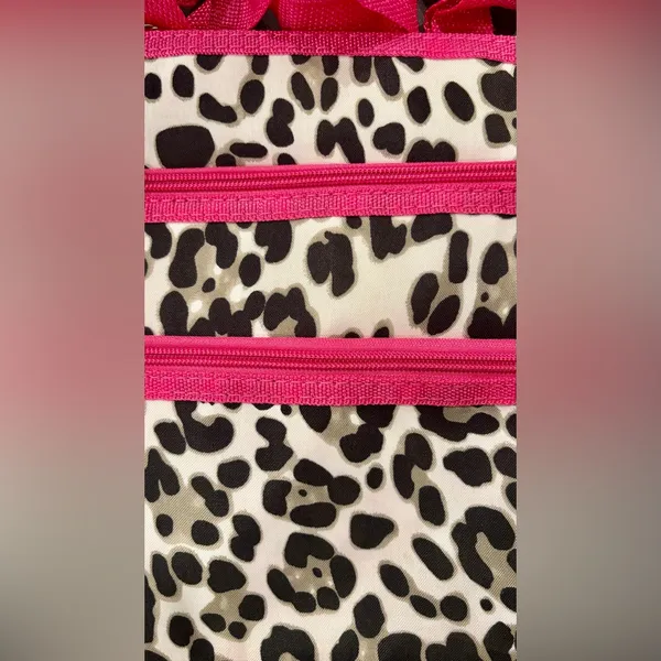 Leopard print hot pink crossbody travel handbag - Image 3