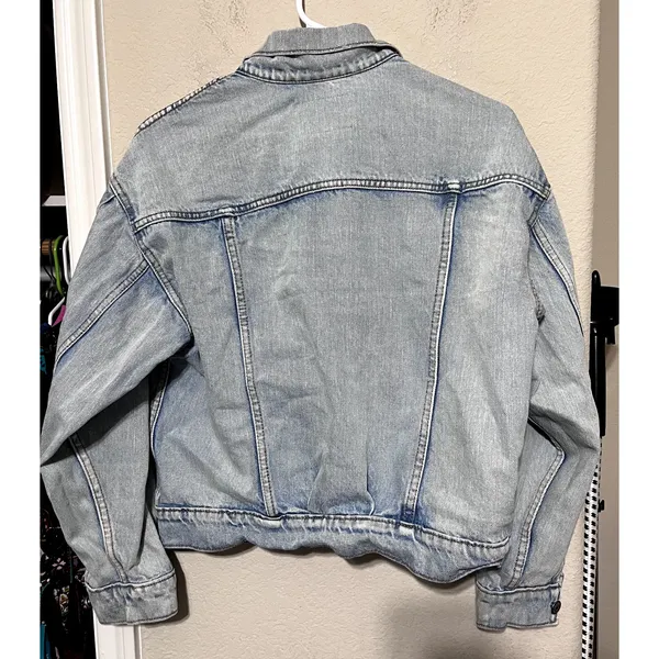 Old Navy Womens Light Wash Denim Jacket Small Relaxed Fit Blue Jean Y2K trucker - Image 4