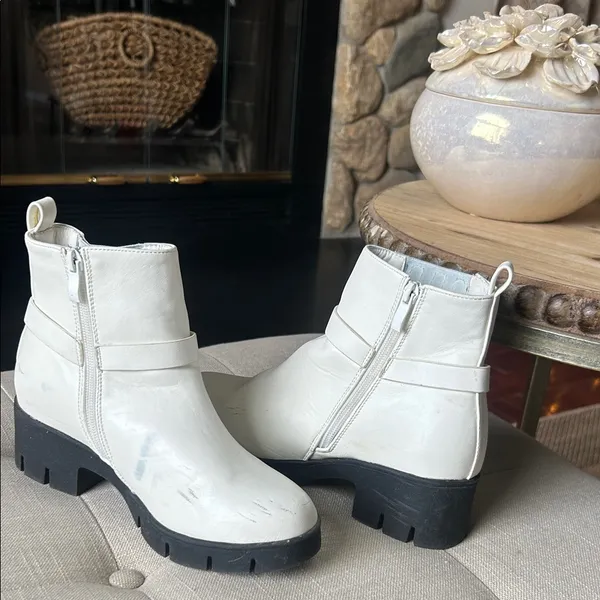 Lulus Rachael White Ankle Boots Size‎ 7 - Image 10
