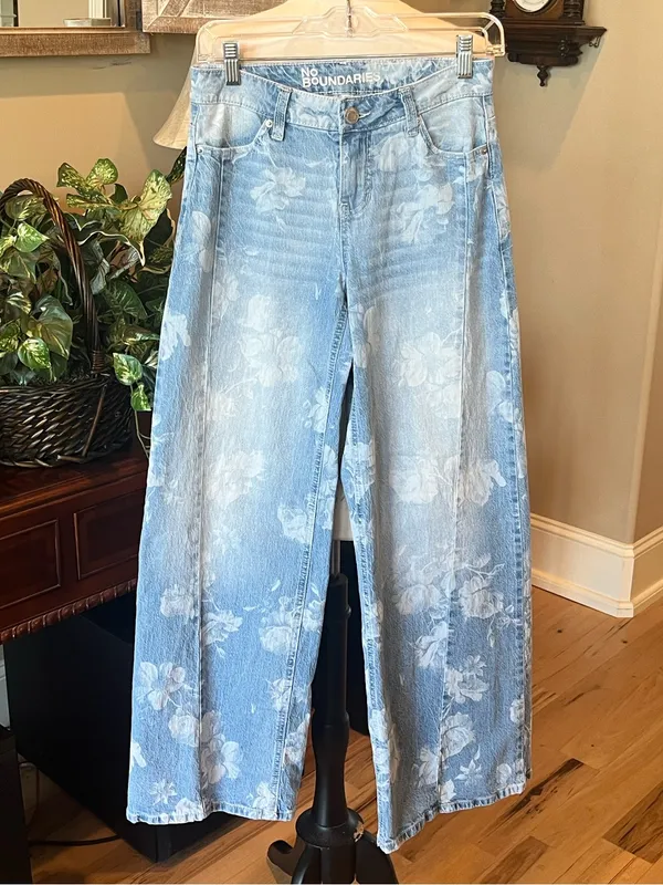 Light Blue Floral Wide-Leg Jeans New - Image 3