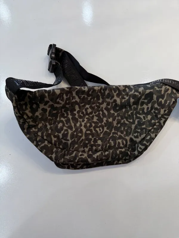 Victoria's Secret PINK Oversized Camo Belt Bag Crossbody Pack Fanny Pack - Image 8