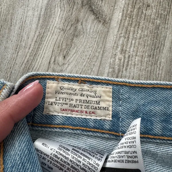 Levi's Taille Haute Line 501 High Waist Ripped Cutoff Denim Shorts Size 28 - Image 5
