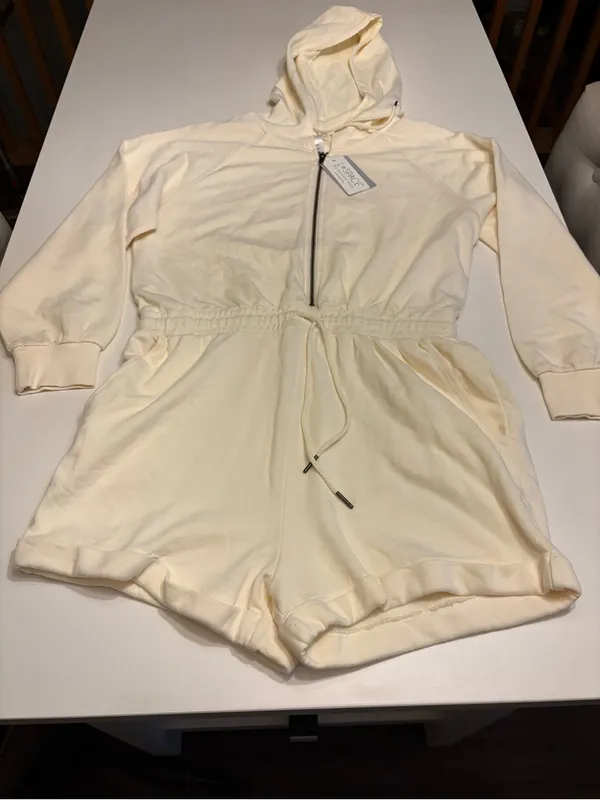NWT L*Space stay cool shorts romper size large - flaw Cream color cotton - Image 3