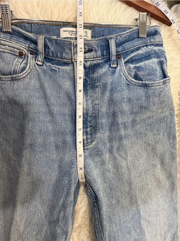 Abercrombie & Fitch The '80s Mom High Rise Jeans Light Washed Denim 27 Short - Image 7