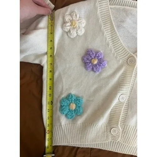 Med Cream‎ Knit Cardigan with 3D Crochet Flower Applique Cottage Boho Feminine - Image 7