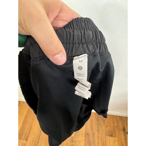 Lululemon Hotty Hot Short II 2.5 Black Running Shorts Womens Size 14 NW7ARK - Image 6