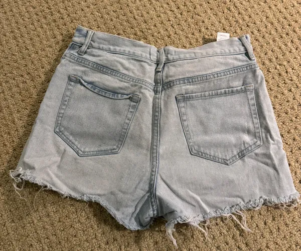 light wash jean shorts - Image 2