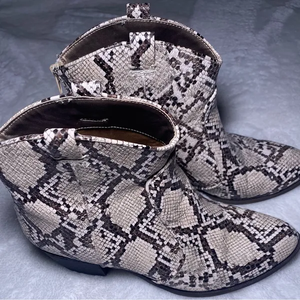 Style & Co. MyKenna Western Snakeskin Ankle Booties Size 9 - Image 6