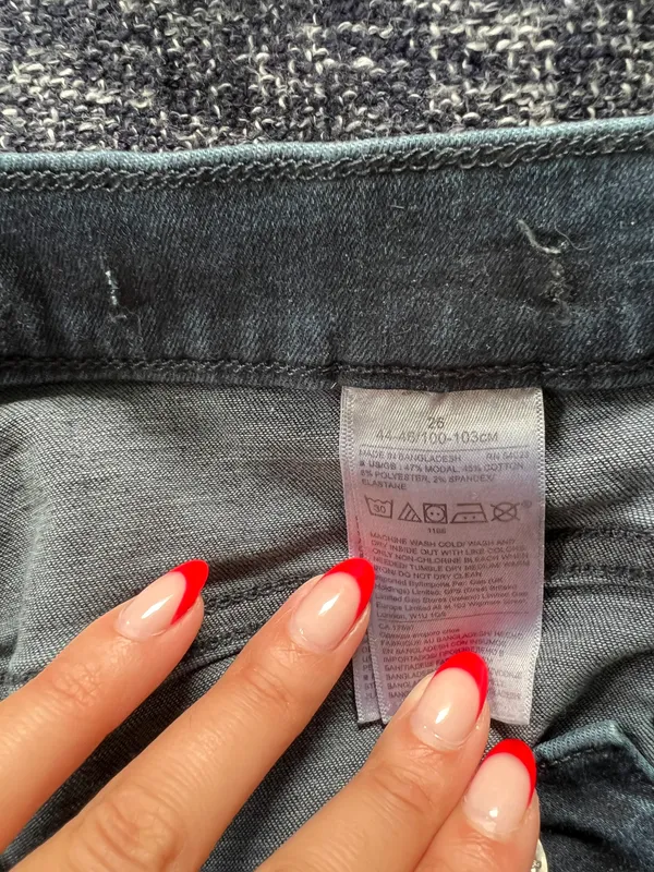 Stretchy and Comfortable Skinny Jeans - Image 7