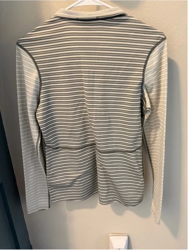 Patagonia Capilene 3 Midweight 1/4 Zip Top Size M Grey White Striped - Image 2