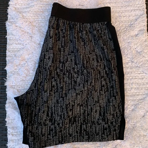 GYMSHARK XL women short - Image 2