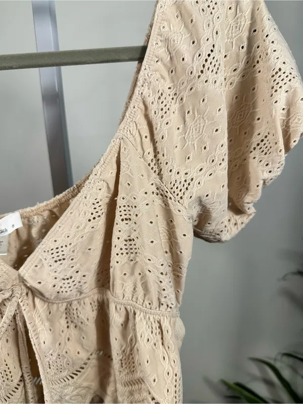X345. Urban Romantics Medium Cream Eyelet Embroidered Tie Front Crop Top Boho - Image 3