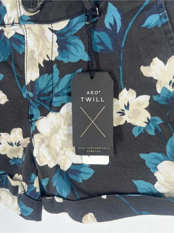 American Eagle AEO Twill Floral Midi Low Rise Shorts Size 4 NWT - Image 3
