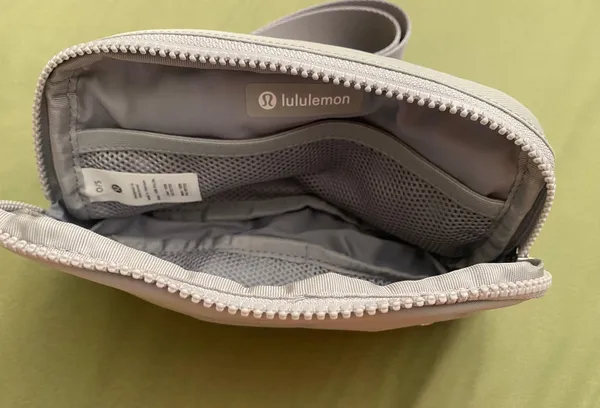 Lululemon Everywhere Belt Bag - Image 4