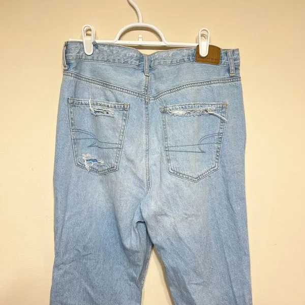 American Eagle Light Wash Mom Straight Jeans Distressed 8 Women - Image 4
