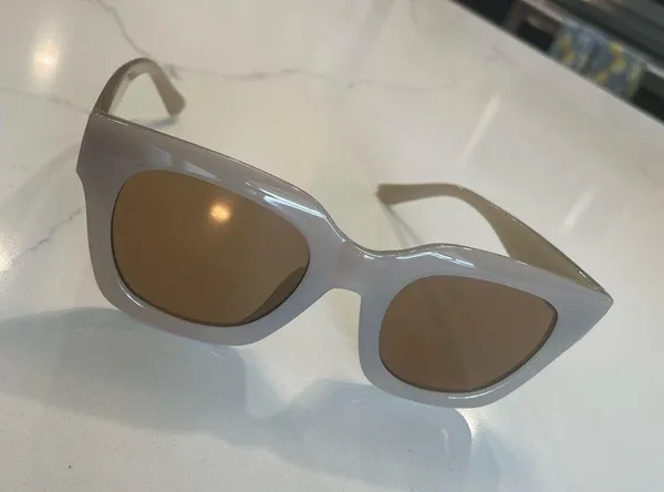 LIKE NEW Beige Tan Square Shaped Women's Sunglasses - Image 4
