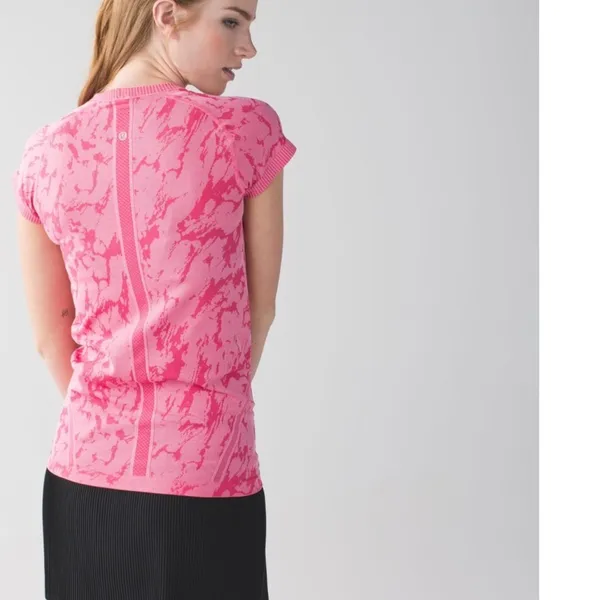 Lululemon Swiftly Tech Short Sleeve Crew Heathered Bon Bon size 8 - Image 3