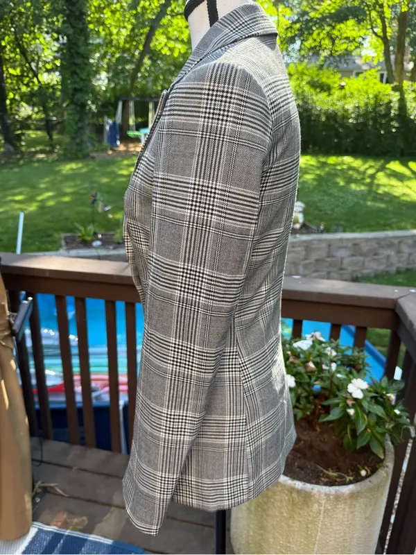 H&M Gray Plaid Blazer - Tailored Single-Button - Image 4