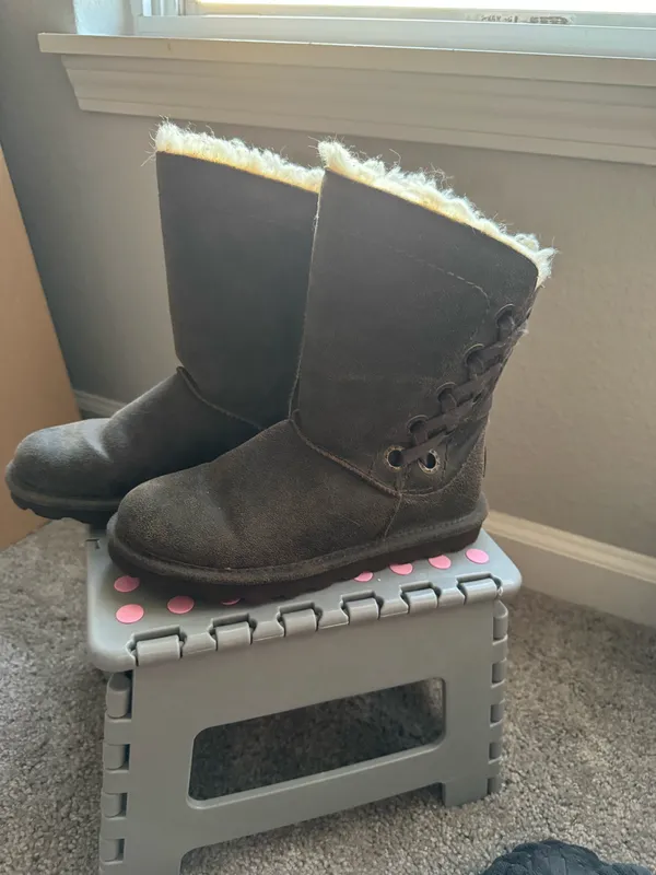 Bear Paw Grey/Brown Fur Lined Boots Braided Accent Size 7 - Image 2