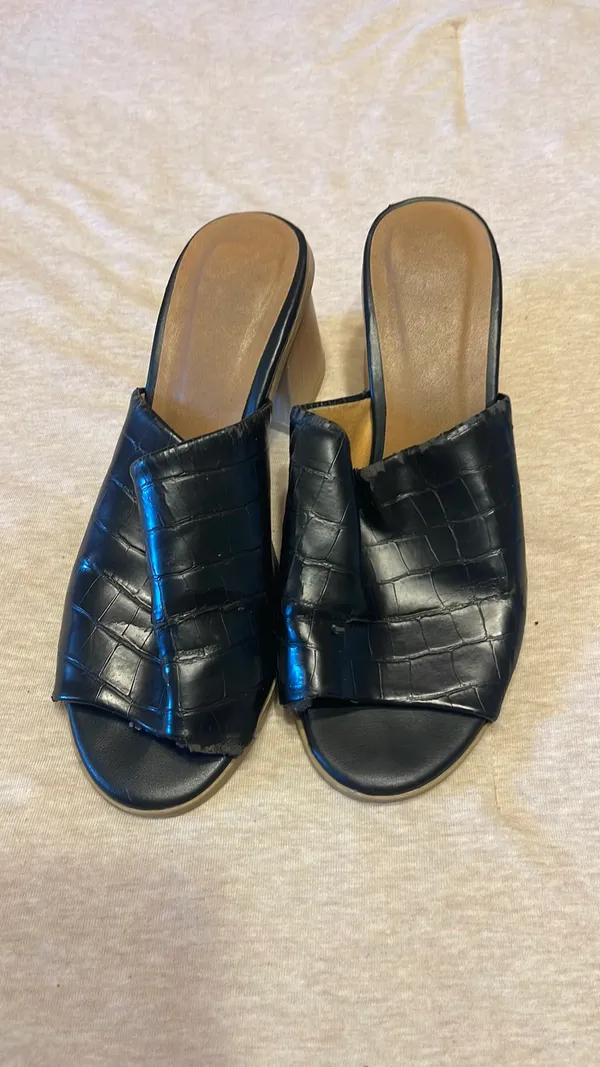 Boutique size 6 heels - Image 3
