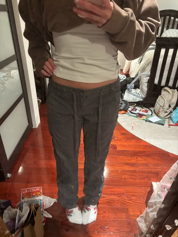 Brandy Melville Low-Rise Cargo Pants - Image 3