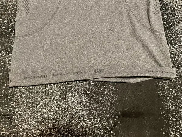 Womens sz4 lululemon Swiftly Tech Long Sleeve crew neck shirt-gray. - Image 6