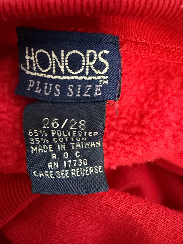Vintage Honors Holiday Bear Red Sweatshirt - Holiday Magic - Image 4