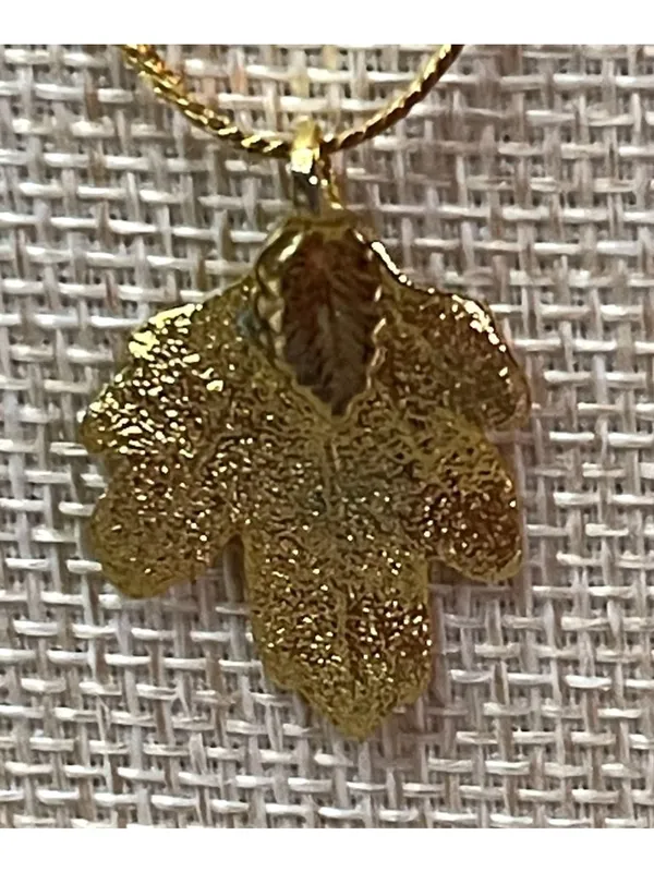 Vintage Gold Tone Leaf Pendant Necklace - Image 2
