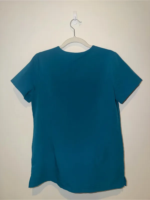 2 FigsScrub tops - Image 7
