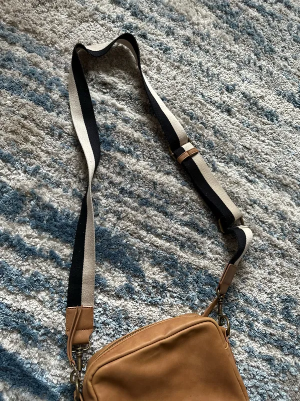 Universal Threads Purse - Image 4