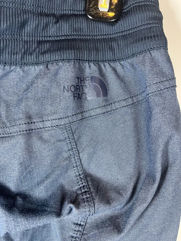 The North Face Women’s Medium Capri Pants Outdoor blue - Image 3