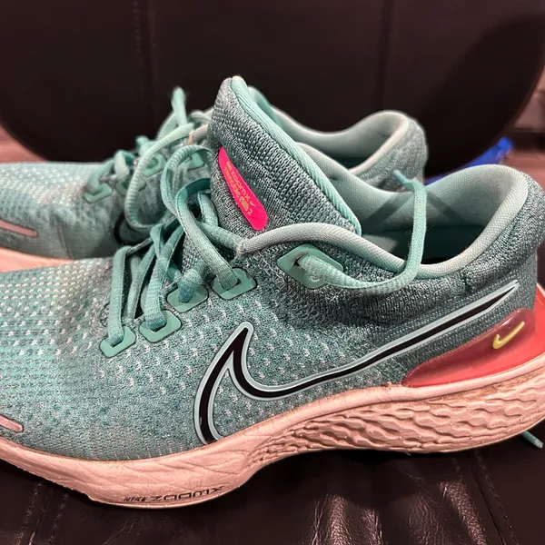 Nike Zoom Invincible Run 2 Women's Aqua and Pink Athletic Shoes - Image 3
