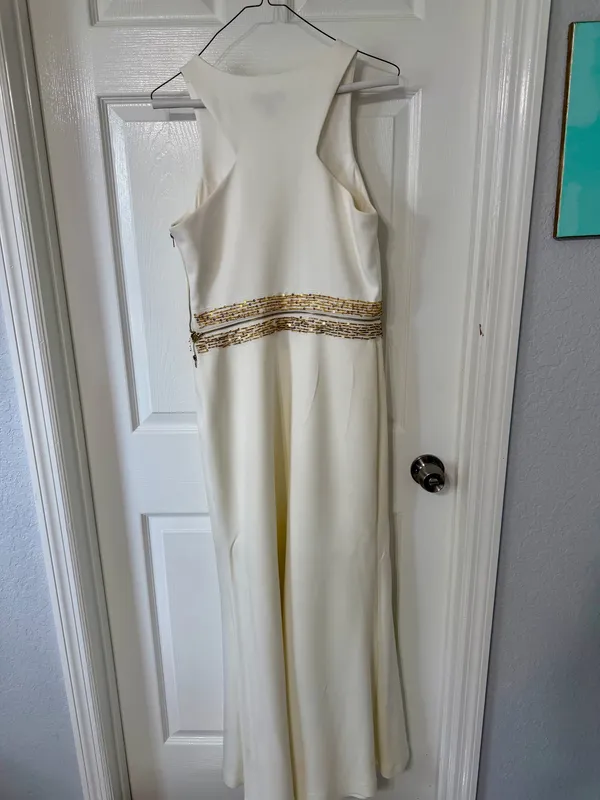 White Formal Dress Size 8 - Image 3