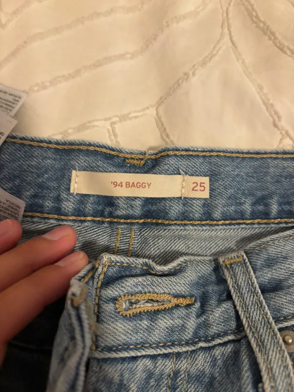 Baggy Light Wash Levi’s Jeans - Image 8
