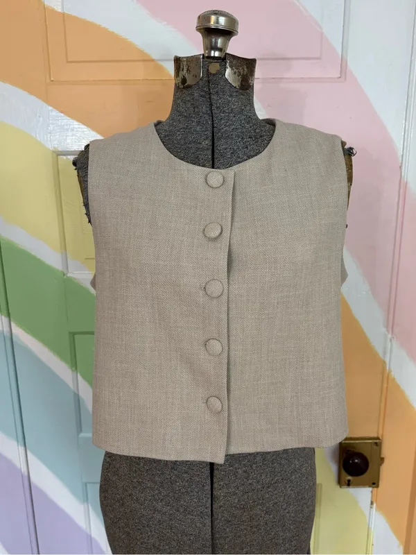 Maison d’Amélie Cream Cropped Button-Up Vest French Chic Minimalist Sz 8 💛🍄 - Image 2