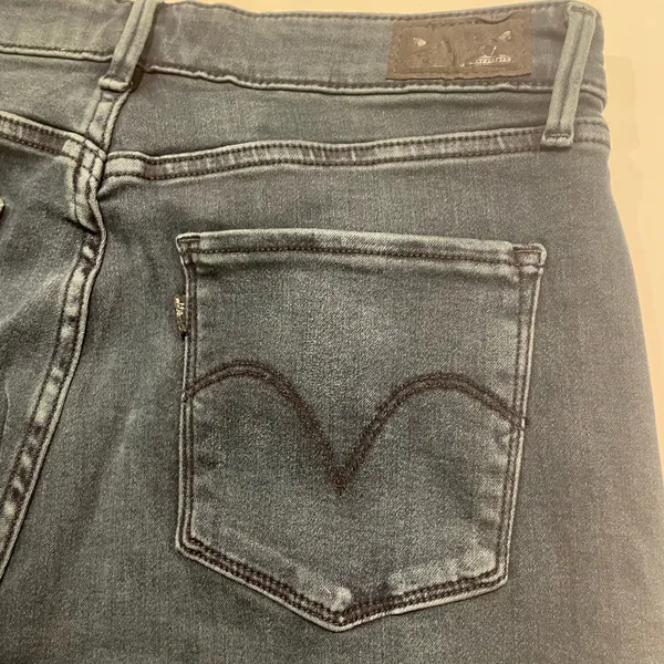Levi’s Mid Rise Straight Denim Jeans Dark Wash Women’s Size 12 L-32 Soft Stretch - Image 4