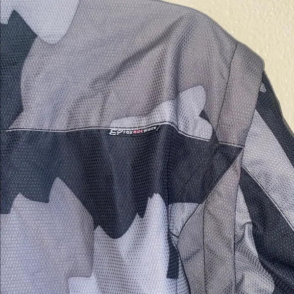 Roxy Gray and‎ Black Puffer Jacket with Sporty Accents - Image 12