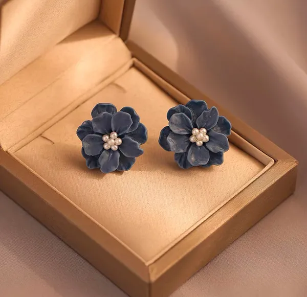 Paparazzi Blue flower ear clips - Image 3