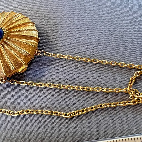 Estee Lauder Gold Tone Solid Perfume Compact Pendant Locket Necklace 70's - Image 9