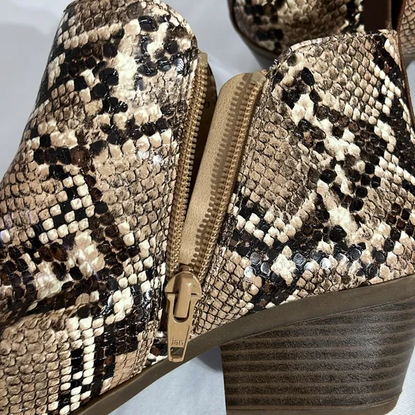 Time & True faux snake skin ankle boots. In new shape, very soft 7.5 - Image 7