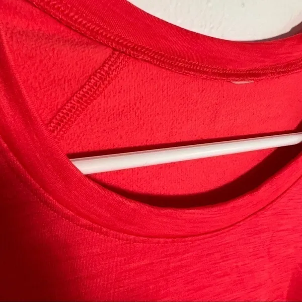 Under Armour Women's Long Sleeve Athletic T-Shirt Bright Coral Pink Fleece Lined - Image 8