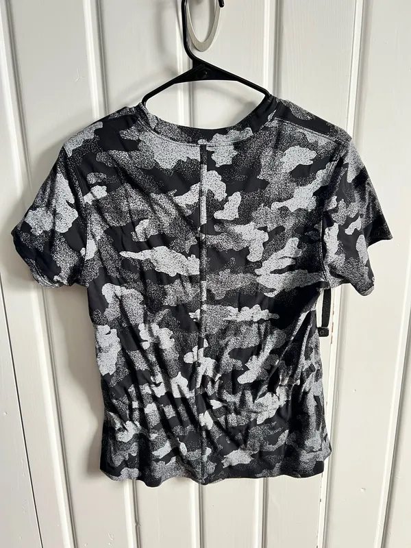Lululemon T-Shirt - Image 2