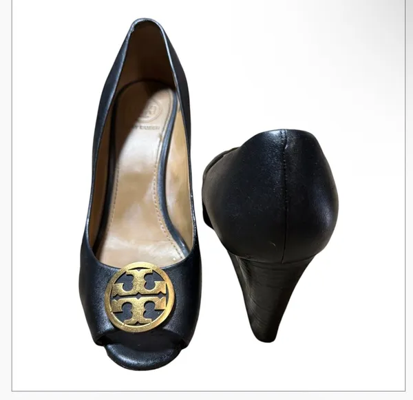 Tory Burch Black Leather Gold Medallion Peep Toe Wedge Pumps Size 7.5M - Image 4